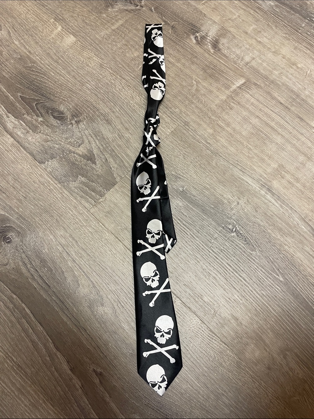 Black Skull & Crossbones Silk Tie - Unbranded